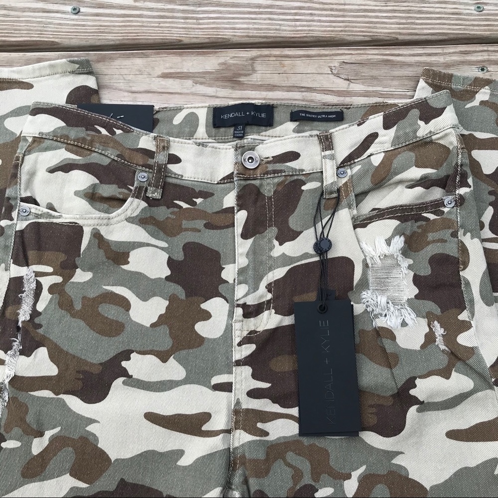 Kendall & Kylie Ulta High Rise Camo Jeans - Picture 4 of 10